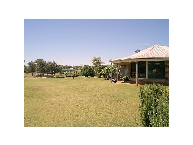 142 Country Drive, Oakford WA 6121