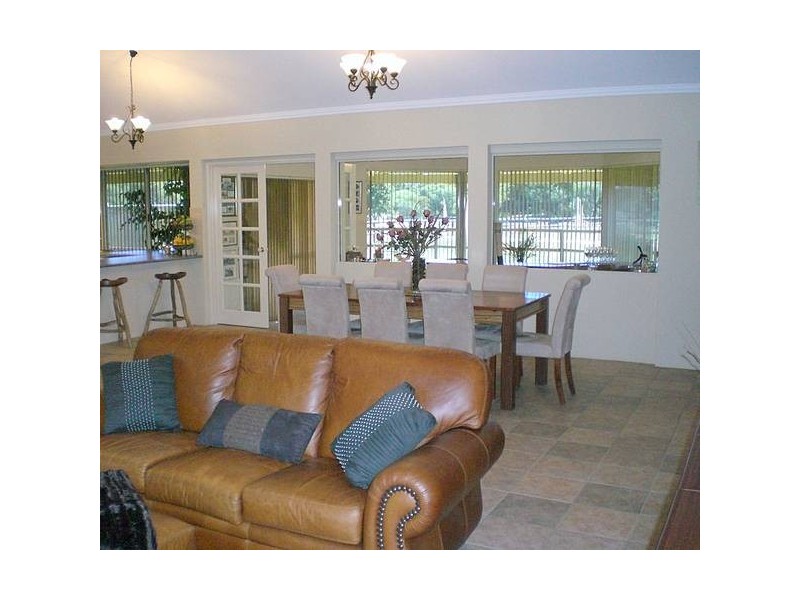 142 Country Drive, Oakford WA 6121