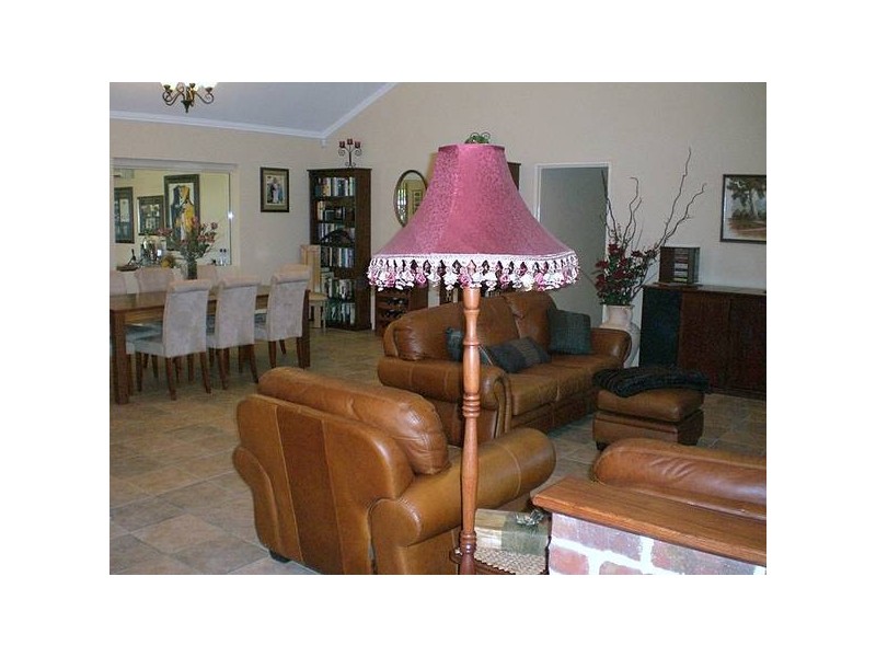 142 Country Drive, Oakford WA 6121