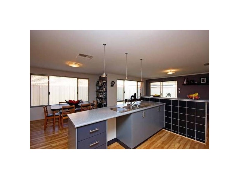 31 Murrumbidgee Drive, Hammond Park WA 6164