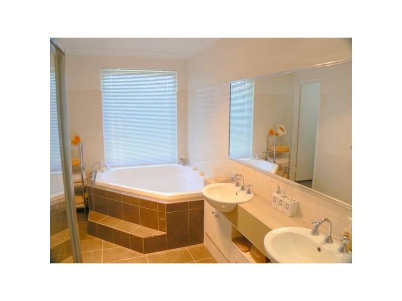 25 Lakefront Avenue, Beeliar WA 6164