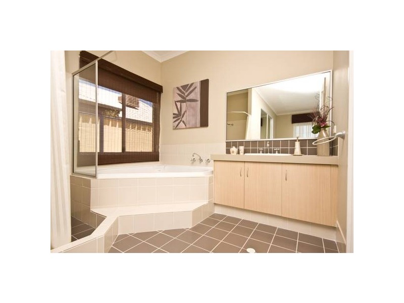 274 Wentworth Parade, Success WA 6164