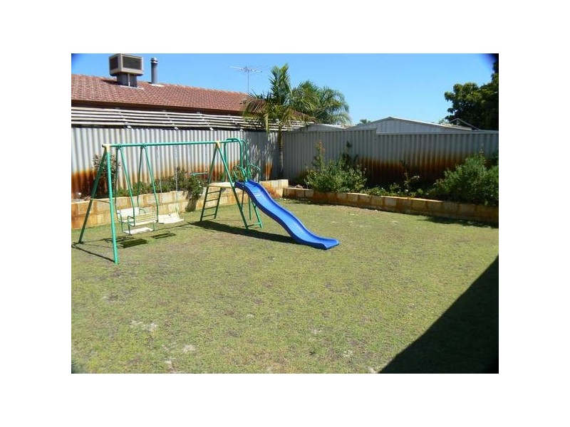 2 Thatched Court, Bibra Lake WA 6163