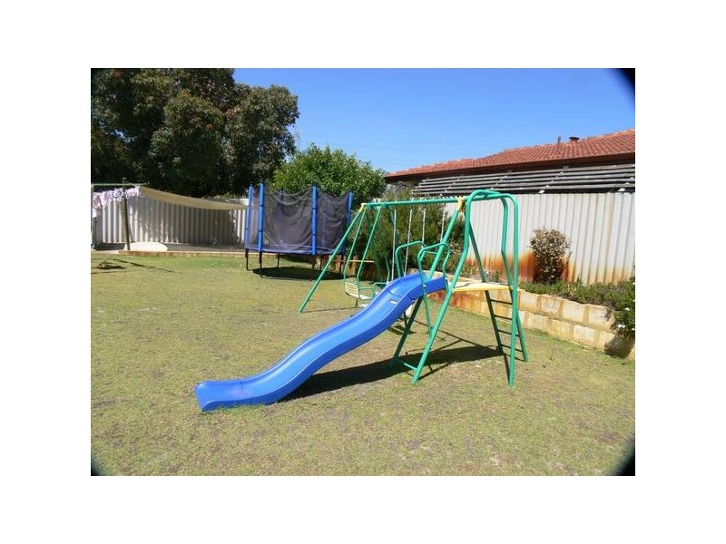 2 Thatched Court, Bibra Lake WA 6163
