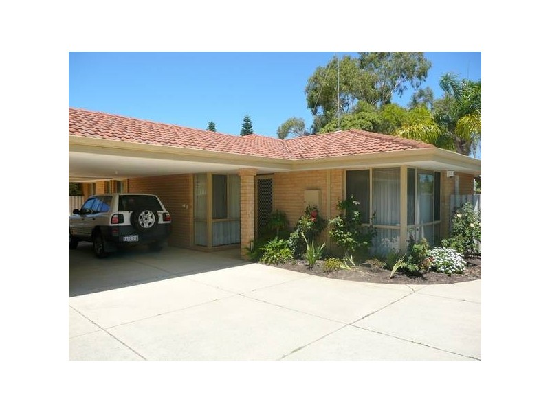 2b Blackthorne Crescent, South Lake WA 6164