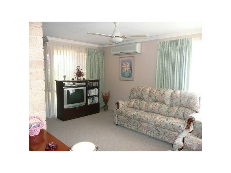 2b Blackthorne Crescent, South Lake WA 6164