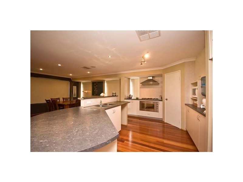 41 Jackadder Ave, Success WA 6164