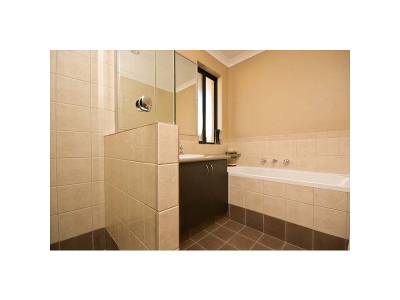 41 Jackadder Ave, Success WA 6164