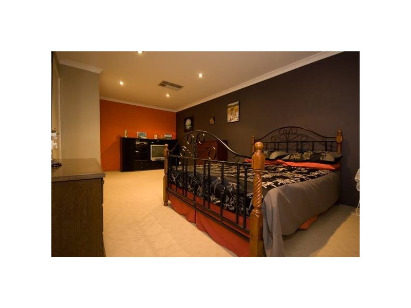 36 Jackadder Ave, Success WA 6164