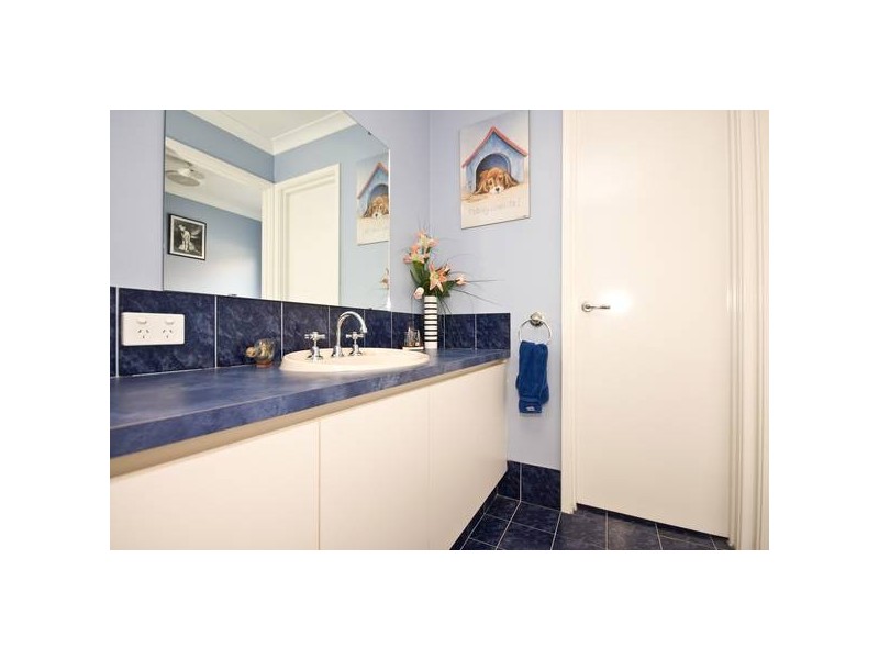 36 Jackadder Ave, Success WA 6164