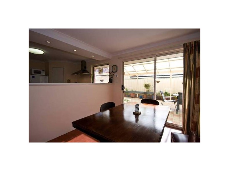 36 Jackadder Ave, Success WA 6164