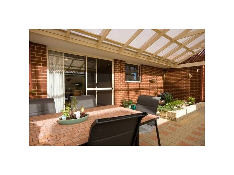 36 Jackadder Ave, Success WA 6164