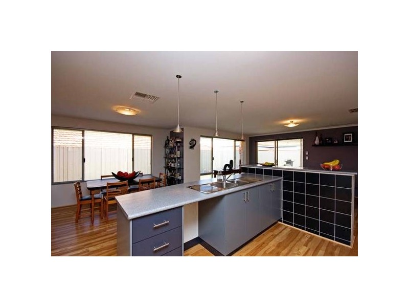 31 Murrumbidgee Drive, Success WA 6164