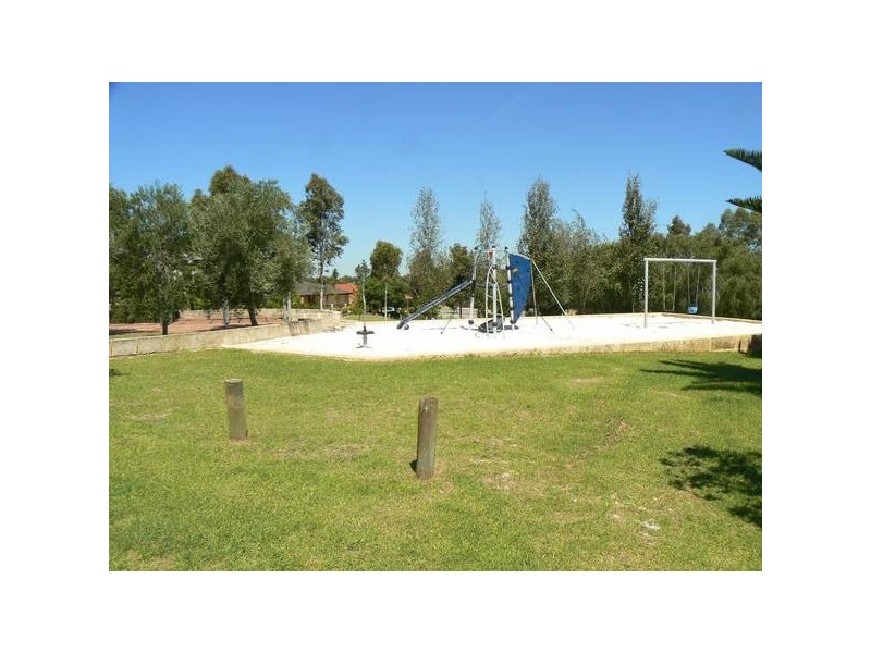 11 Lakeridge Drive, Jandakot WA 6164