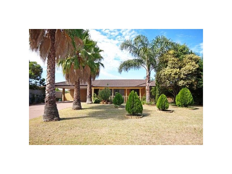 12 Bluebell Way, Bibra Lake WA 6163