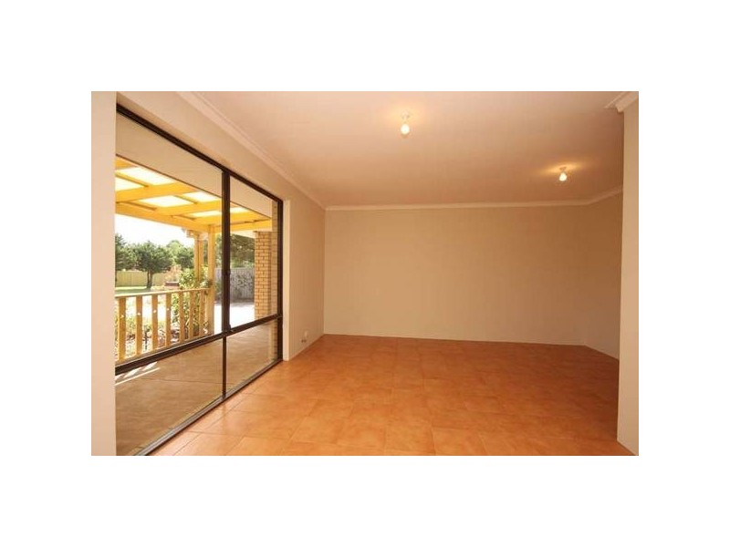 12 Bluebell Way, Bibra Lake WA 6163