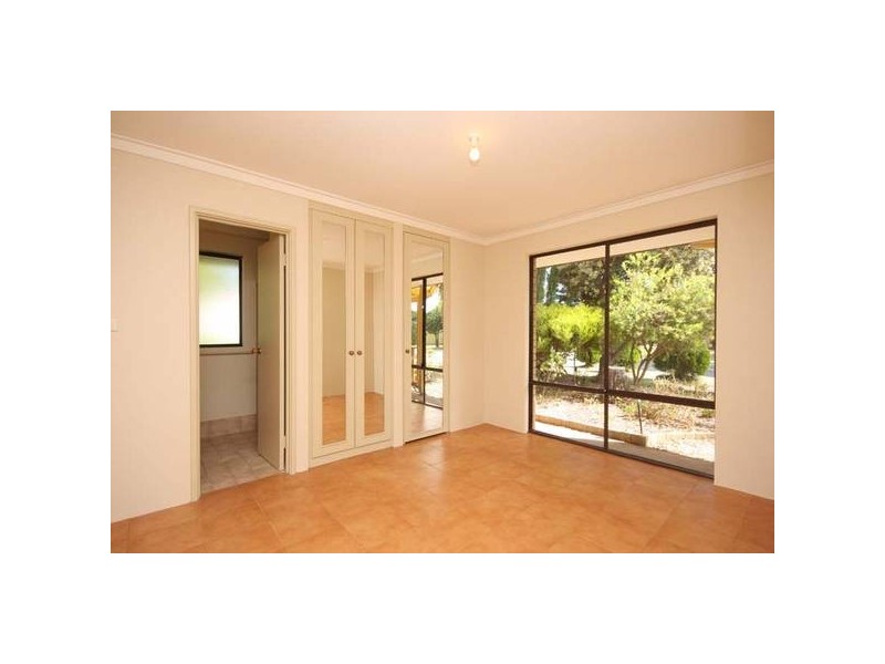 12 Bluebell Way, Bibra Lake WA 6163