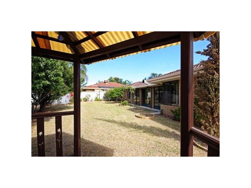 12 Bluebell Way, Bibra Lake WA 6163