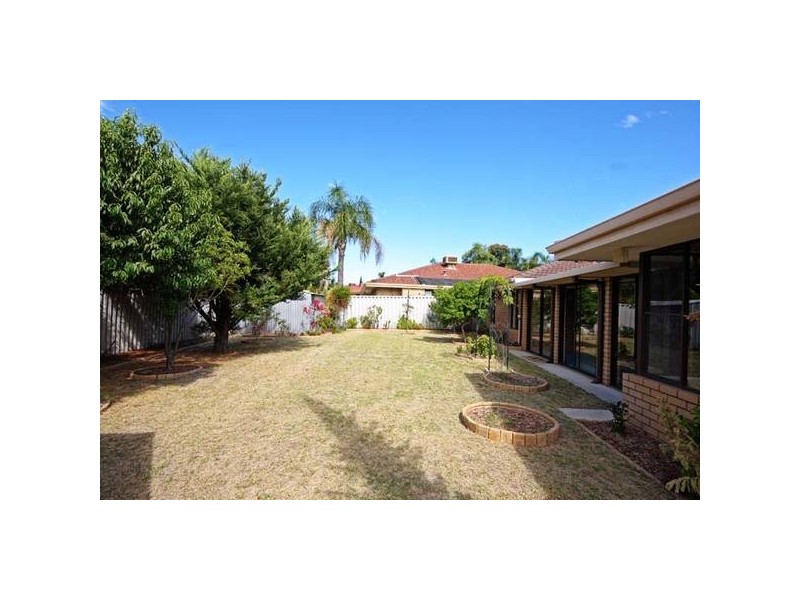 12 Bluebell Way, Bibra Lake WA 6163