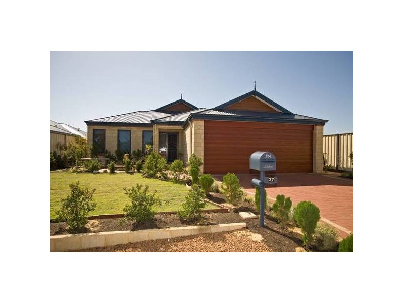 37 Murrumbidgee Drive, Hammond Park WA 6164