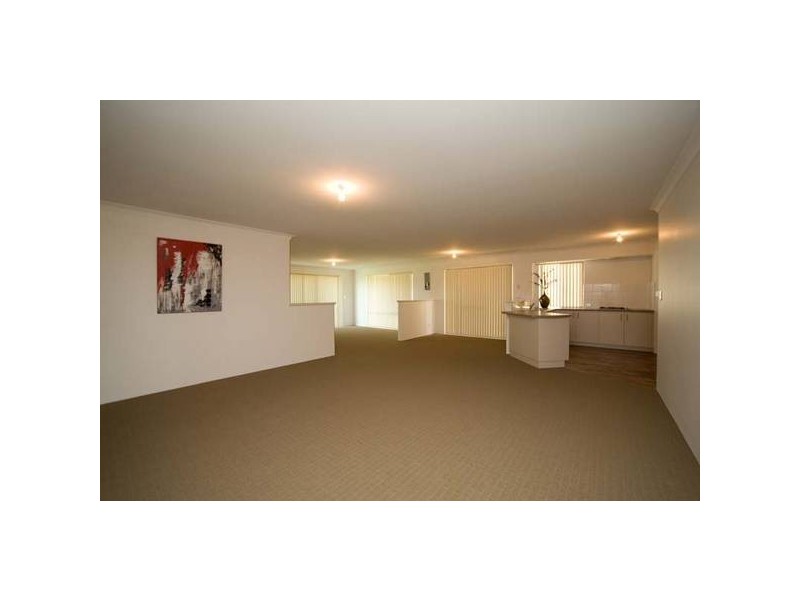 14 Cotswold Parade, Aubin Grove WA 6164