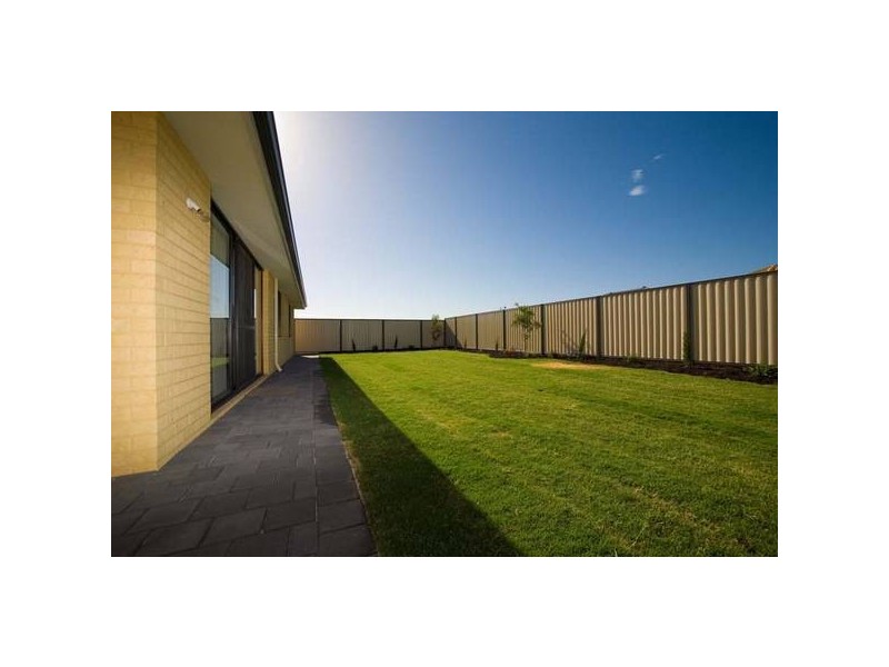 14 Cotswold Parade, Aubin Grove WA 6164