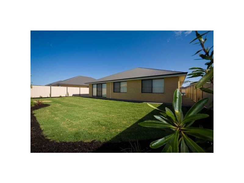 14 Cotswold Parade, Aubin Grove WA 6164