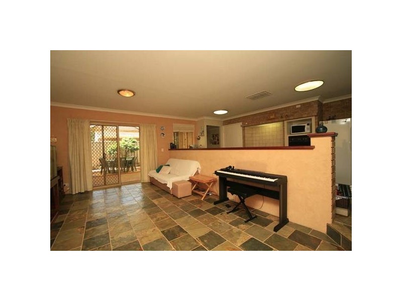 18 Windmill Drive, Bibra Lake WA 6163