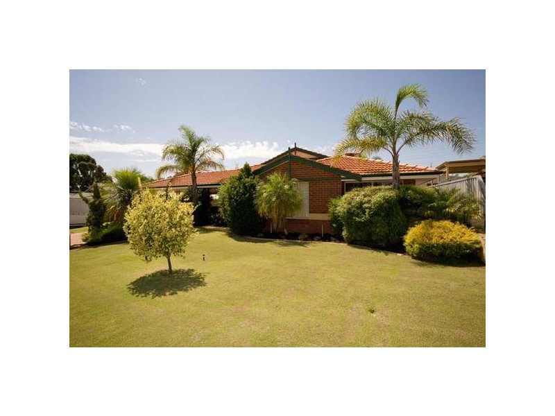 8 Derwent Crescent, Success WA 6164