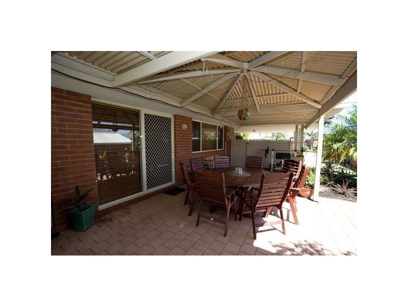 8 Derwent Crescent, Success WA 6164