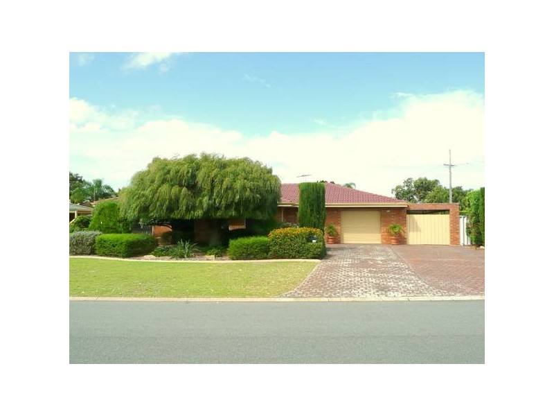 29 Bracken Way, Bibra Lake WA 6163