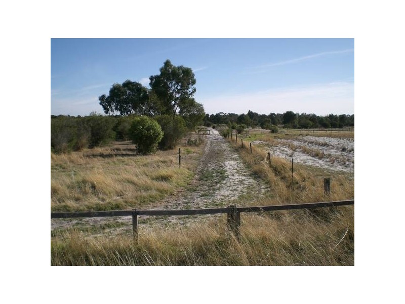 170 Leslie Road, Wandi WA 6167