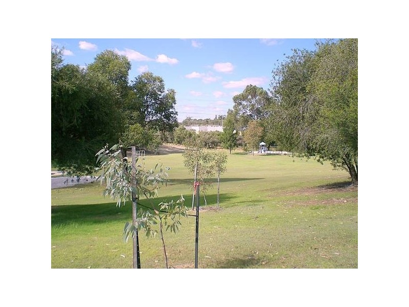72 Parkway Road, Bibra Lake WA 6163