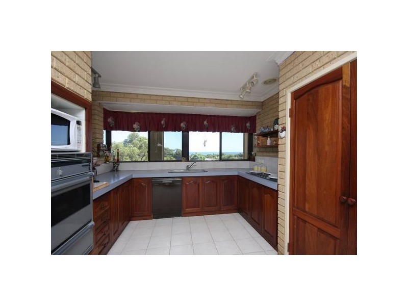 10 Howick Court, Coogee WA 6166