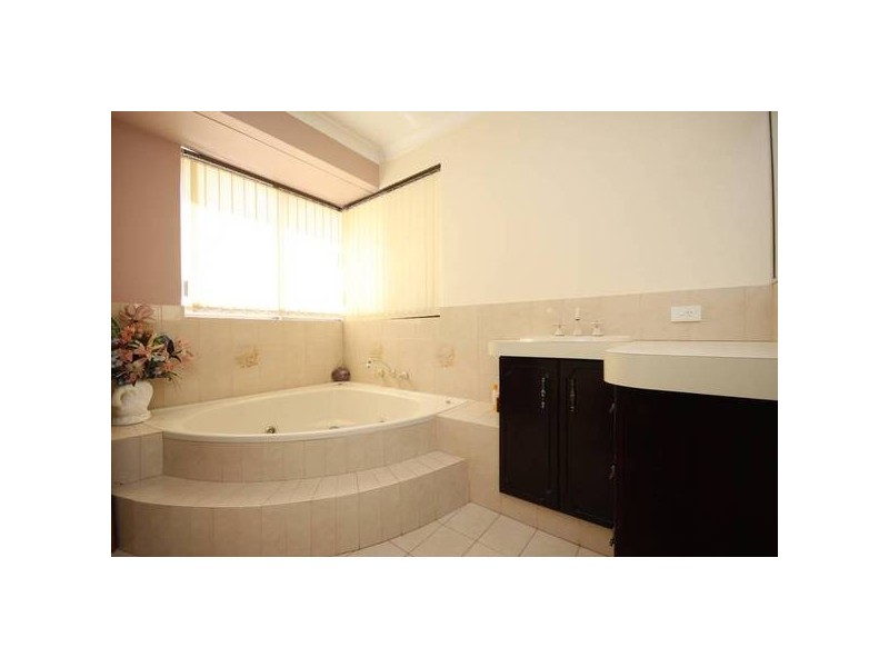 10 Howick Court, Coogee WA 6166