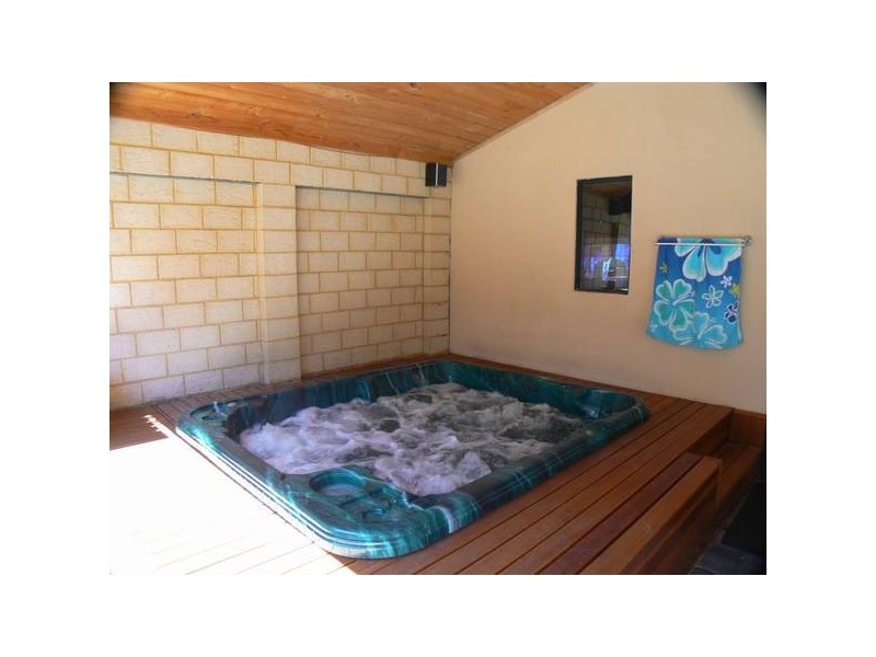 21 Bondini Way, Bibra Lake WA 6163