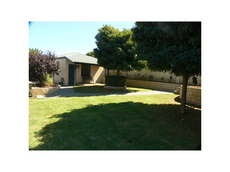 21 Bondini Way, Bibra Lake WA 6163