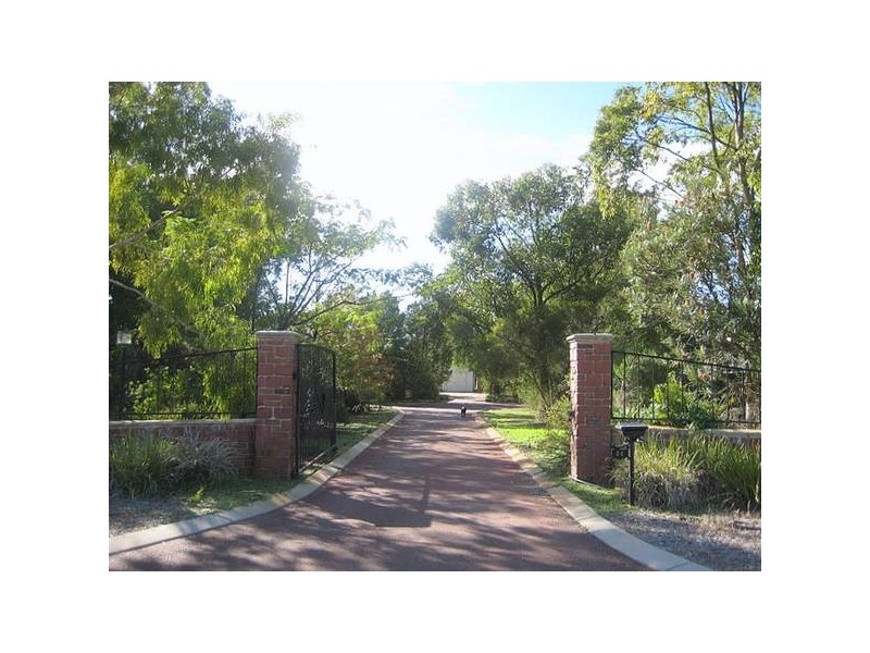 64 Satinover Way, Wandi WA 6167