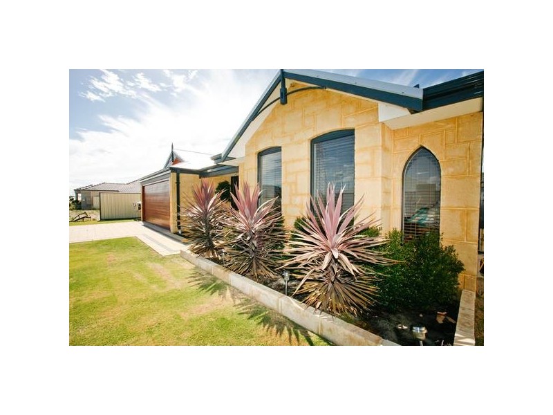 15 Covington Loop, Success WA 6164