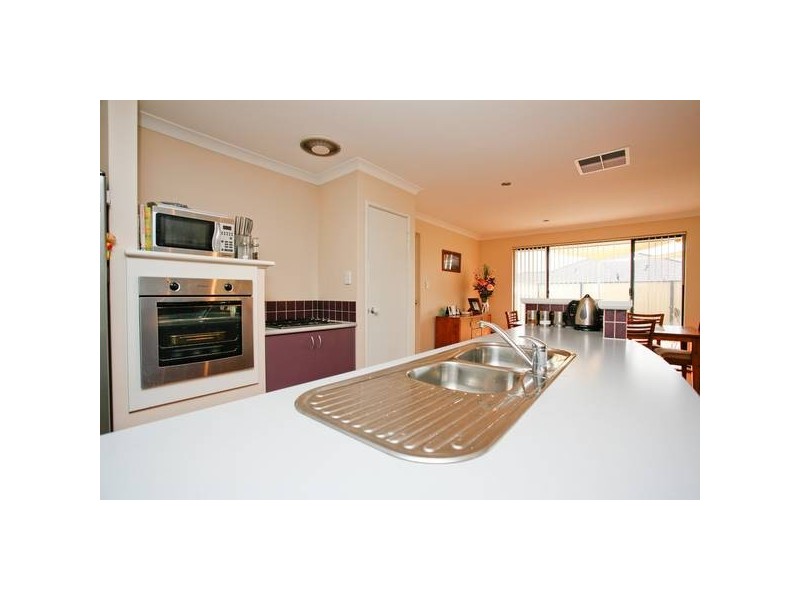 15 Covington Loop, Success WA 6164