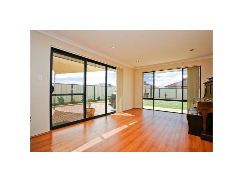 15 Covington Loop, Success WA 6164