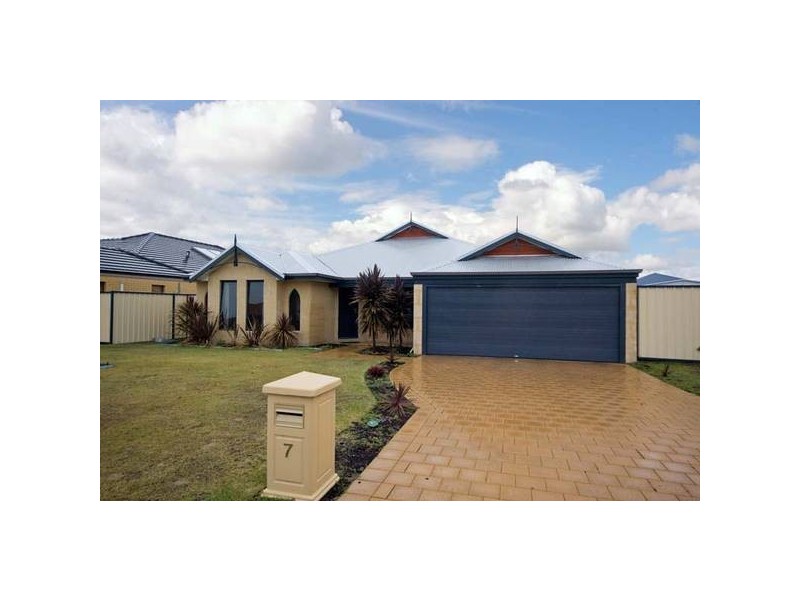 7 Montgomery Drive, Success WA 6164