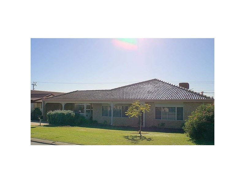 27 Ridge Road, Cockburn Central WA 6164