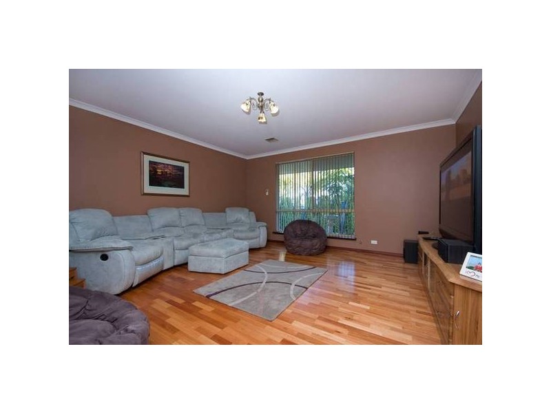 11 Tunis Place, Coogee WA 6166