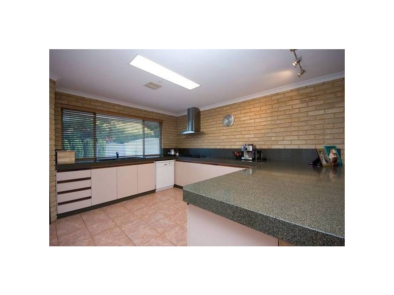 11 Tunis Place, Coogee WA 6166