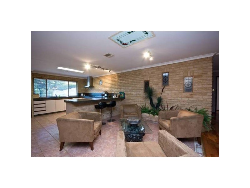 11 Tunis Place, Coogee WA 6166