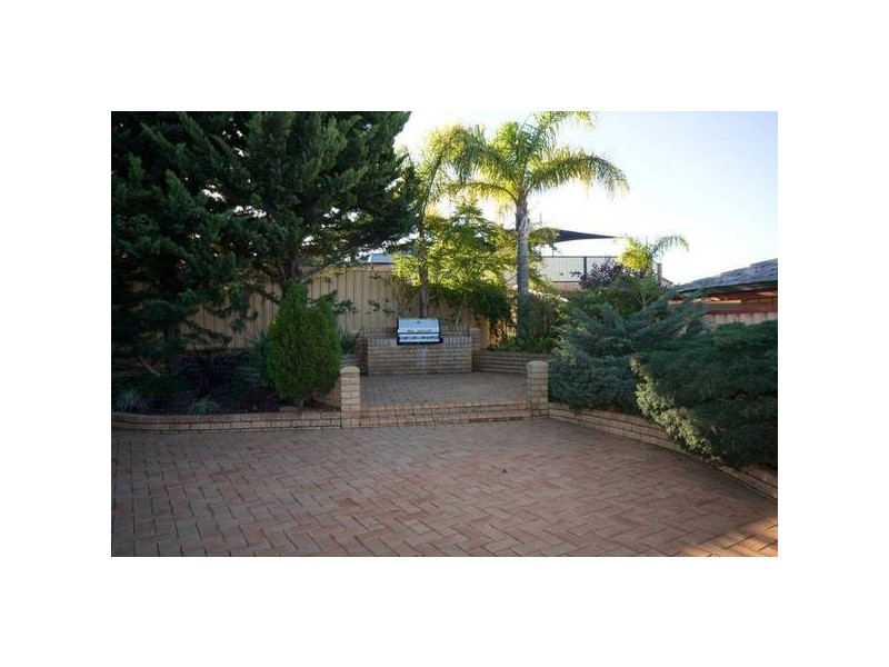 11 Tunis Place, Coogee WA 6166