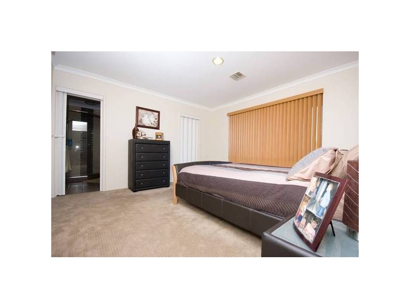 11 Tunis Place, Coogee WA 6166