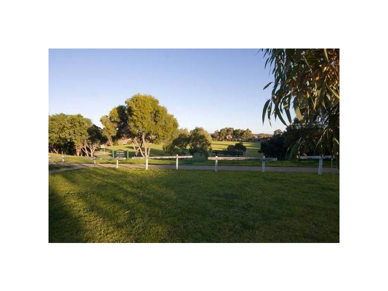 11 Tunis Place, Coogee WA 6166