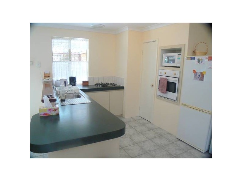 11 Jenniphur Court, Atwell WA 6164